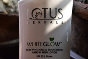media pijpleiding Arthur Conan Doyle Lotus Herbal White Glow-Body Lotion Review