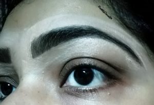 clear eye brow with help of the concealer