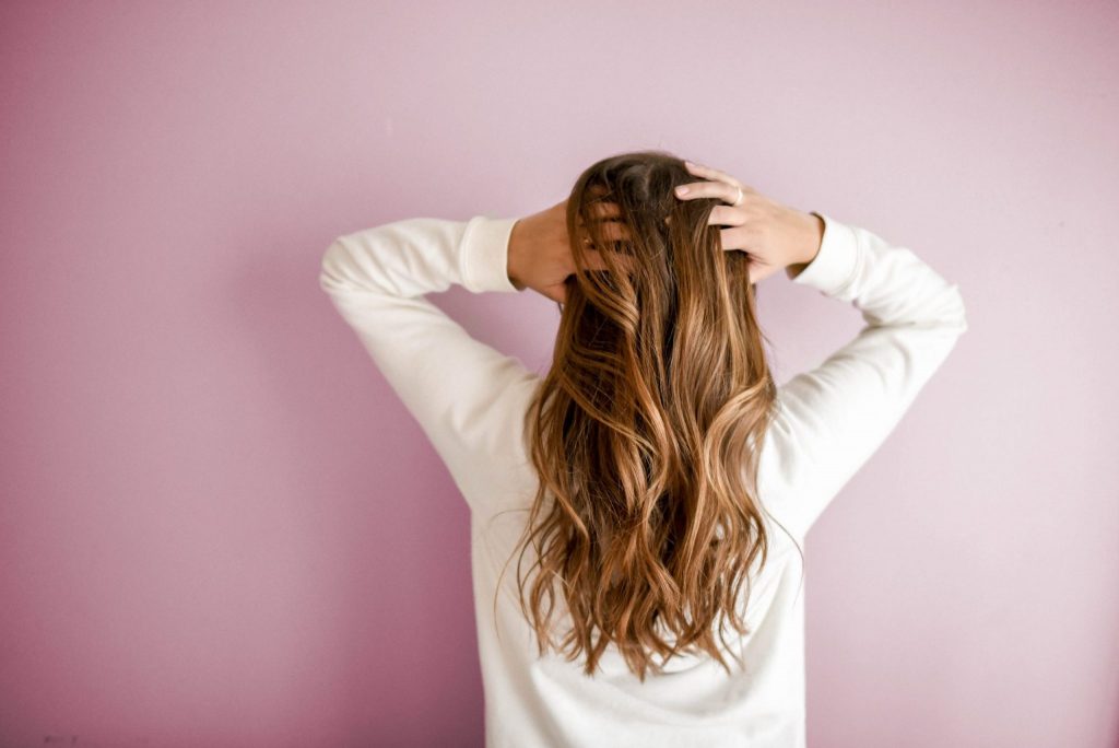 Easy 7 Remedies To Solve Dry Hair and Oily Scalp Problem In Summer