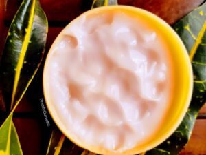 texture of lakme peach milk ultra light gel moisturizer