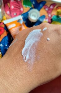 texture of Derma Co Hyaluronic Sunscreen review